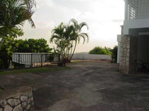 Hill Top Kingston Jamaica Esterno foto