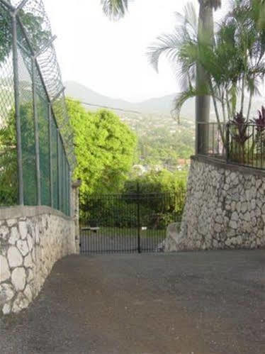 Hill Top Kingston Jamaica Esterno foto